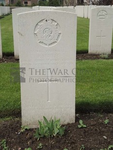 BROWN'S ROAD MILITARY CEMETERY, FESTUBERT - SMITH, J